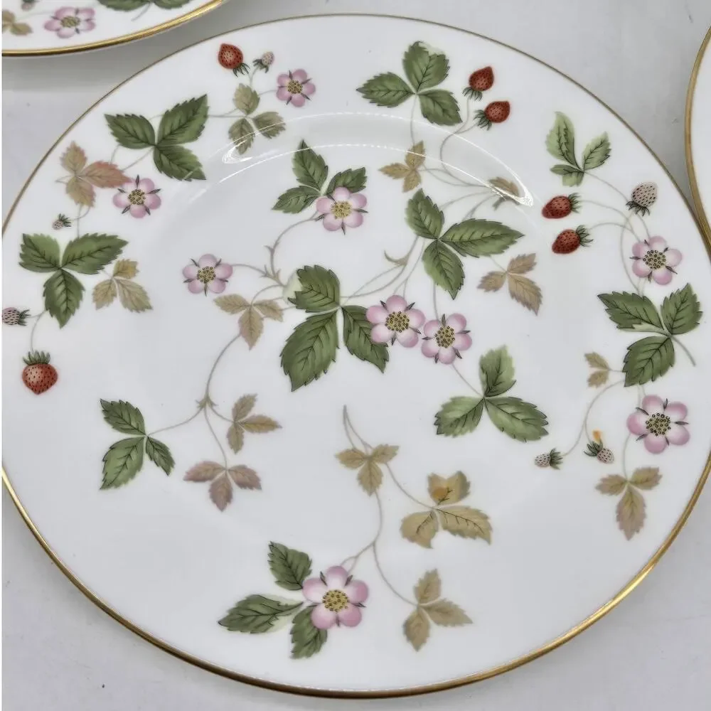 4 Wedgewood Wild Strawberry Bone China Dinner Plates R 4406 6 in / 15 cm